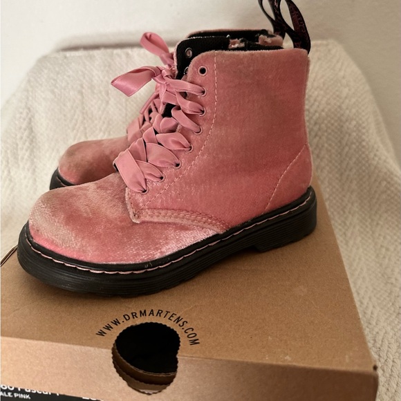 Girls Velvet Dr Martens Boots - Picture 1 of 7